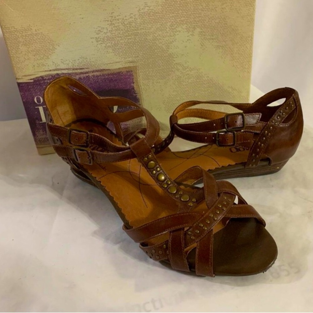 👇🏻$Reduced to lowest price. Indigo by Clarks Brown low heel Sandals